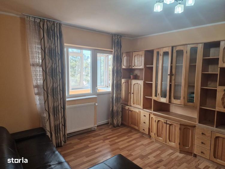 Apartament cu 2 camere semidecomandat, mobilat în Central