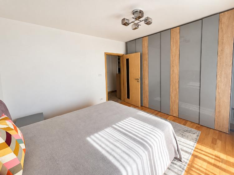 Apartament cu 3 camere decomandat, mobilat în Torontalului