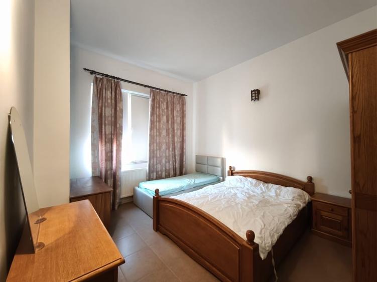Închiriez apartament. Decomandat cu trei camere zona Delfinariu - 3