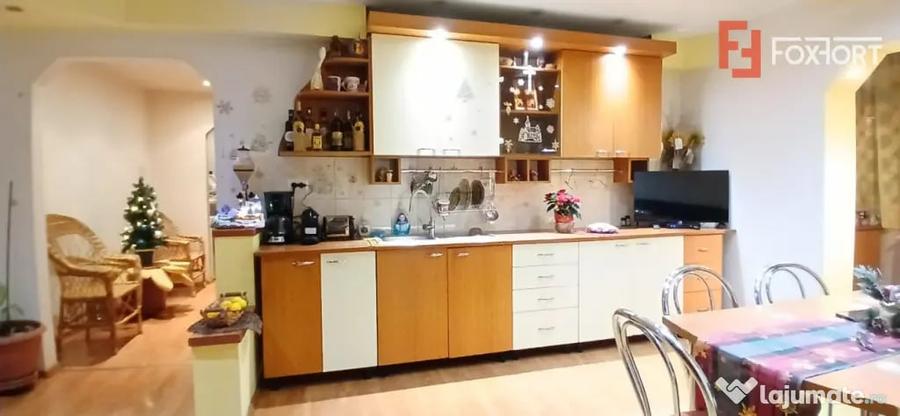 Apartament cu 3 camere decomandat în Aradului