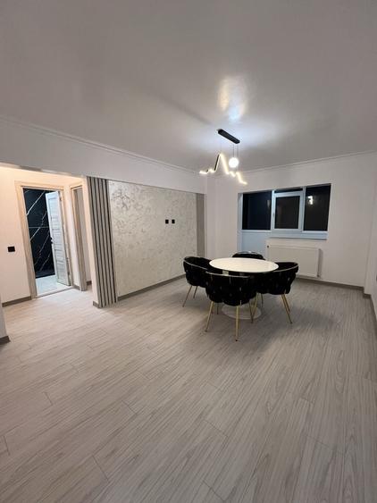 Apartament cu 4 camere decomandat în Central