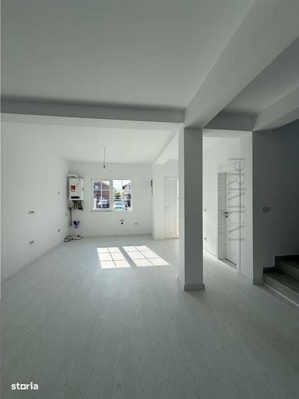 Casă cu 4 camere decomandat în Central