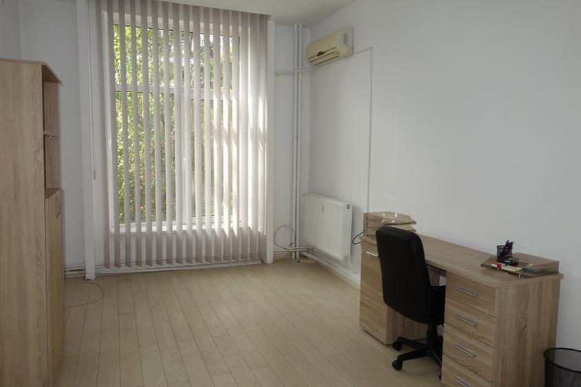 Birou, de 15 mp, în Basarabia