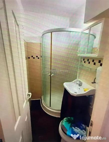 Apartament cu 3 camere semidecomandat în Central