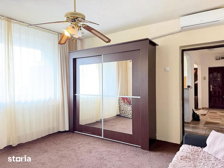 Apartament cu 4 camere semidecomandat în Decebal