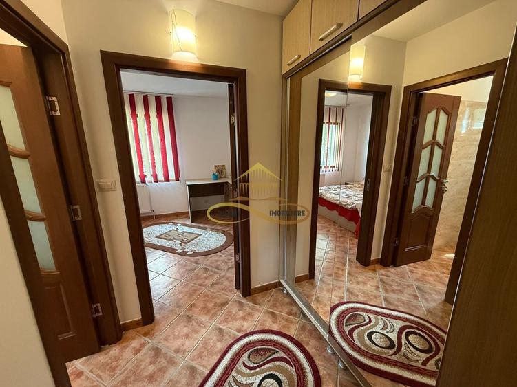 Apartament cu 3 camere decomandat, mobilat în Narcisa