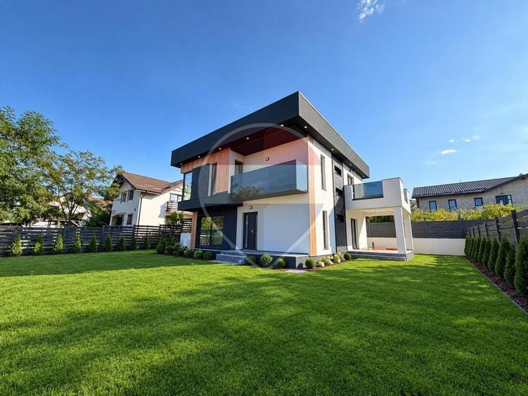 Casă individuală cu 4 camere cu Teren 550 Mp în Bucium