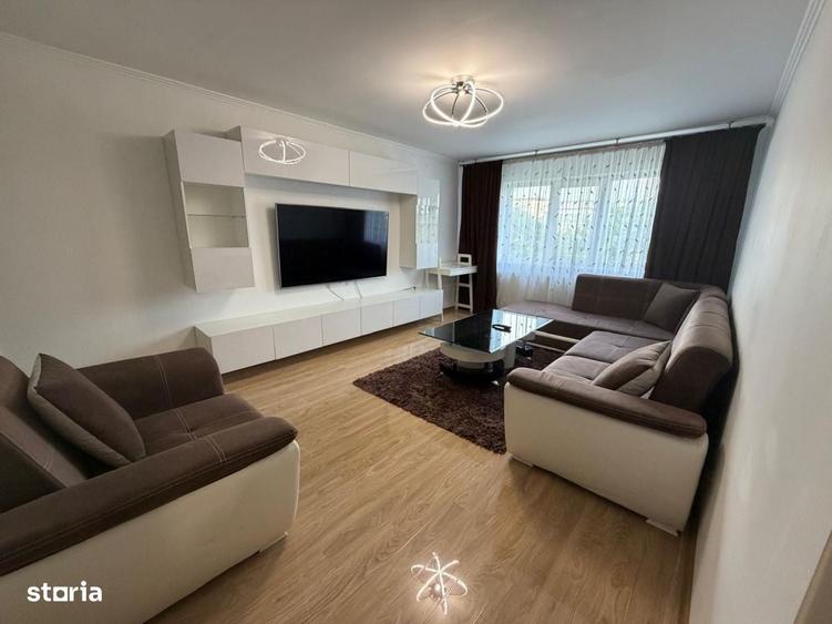 Apartament cu 3 camere decomandat în Rovine