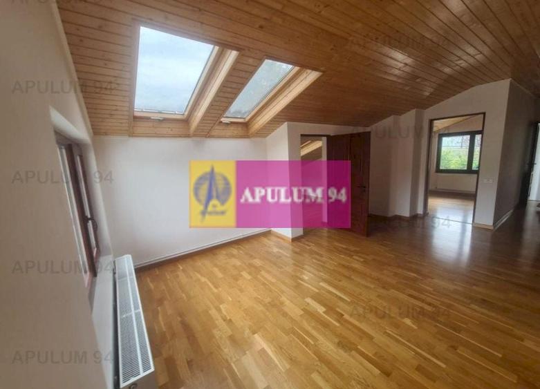 Casă individuală cu 9 camere decomandat cu Canalizare în Central