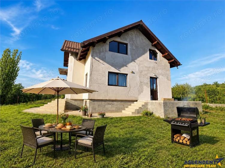 Casă cu Teren 1532 Mp în Șinca