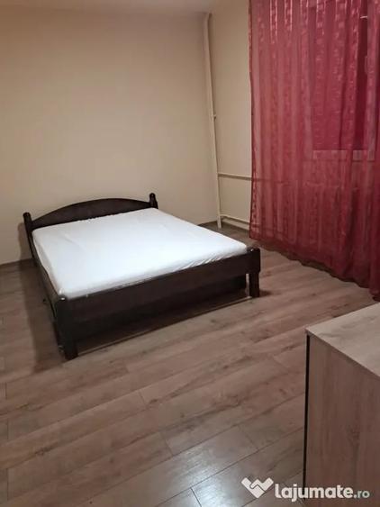 Apartament cu 3 camere decomandat în Cantemir