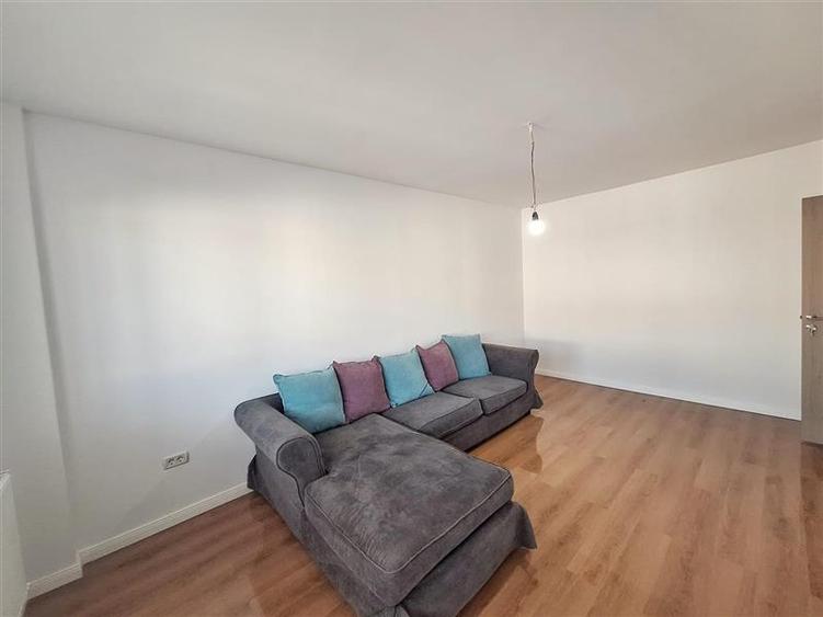 Apartament cu 3 camere decomandat în Mioriței