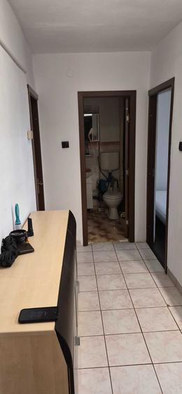 Apartament cu 3 camere decomandat în Nicolina