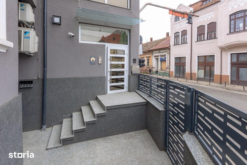 Casă cu 5 camere cu Teren 70 Mp în Central
