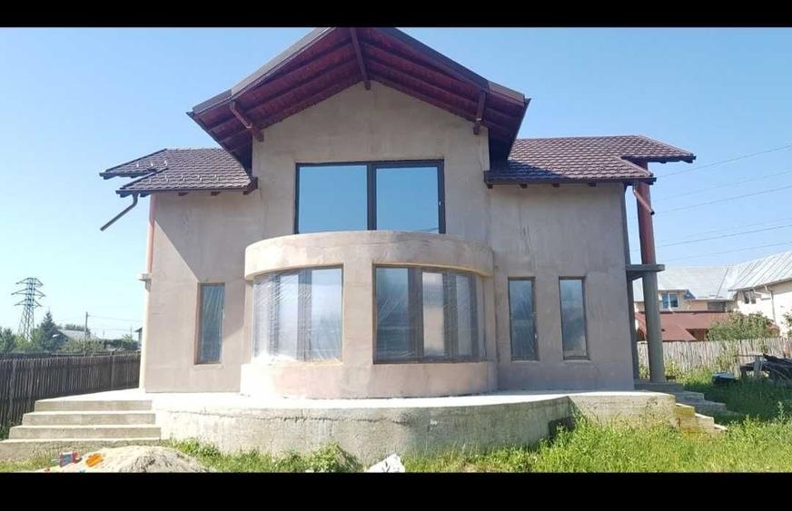 Casă cu 4 camere în Dumbrava