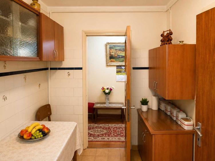 Apartament cu 3 camere decomandat în Brâncoveanu