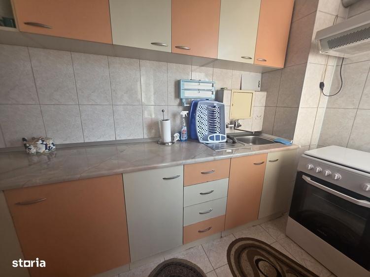 Apartament cu 2 camere decomandat în Tractorul