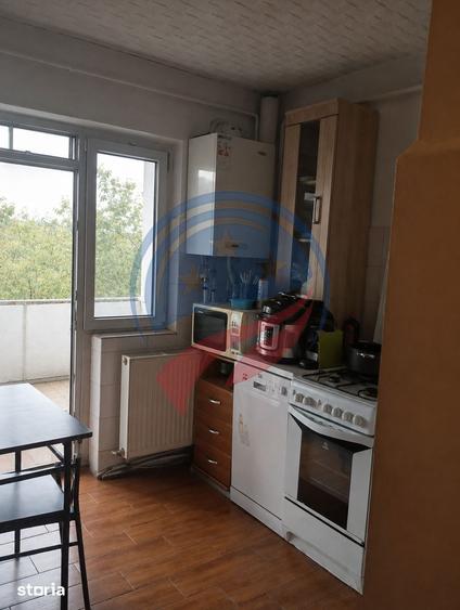 Apartament cu 3 camere decomandat în Rovine