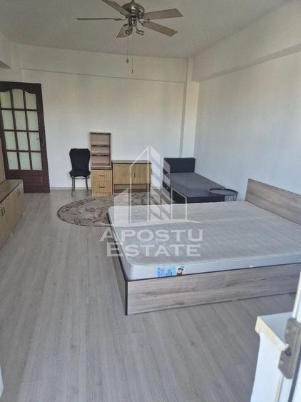 Garsonieră decomandată, mobilată în Soarelui