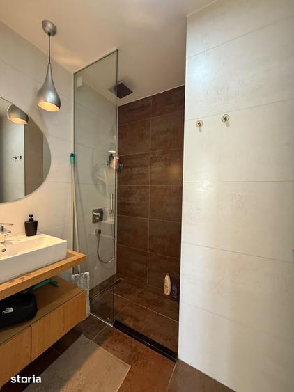 Apartament cu 3 camere în Tei