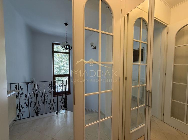 Casă individuală cu 4 camere decomandat cu Canalizare în Capitale