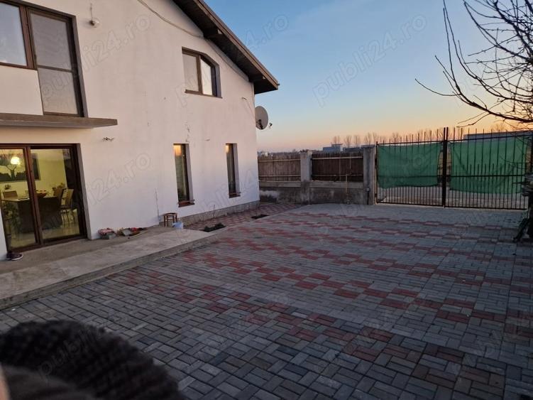 Casă cu 6 camere cu Teren 530 Mp în Pielești