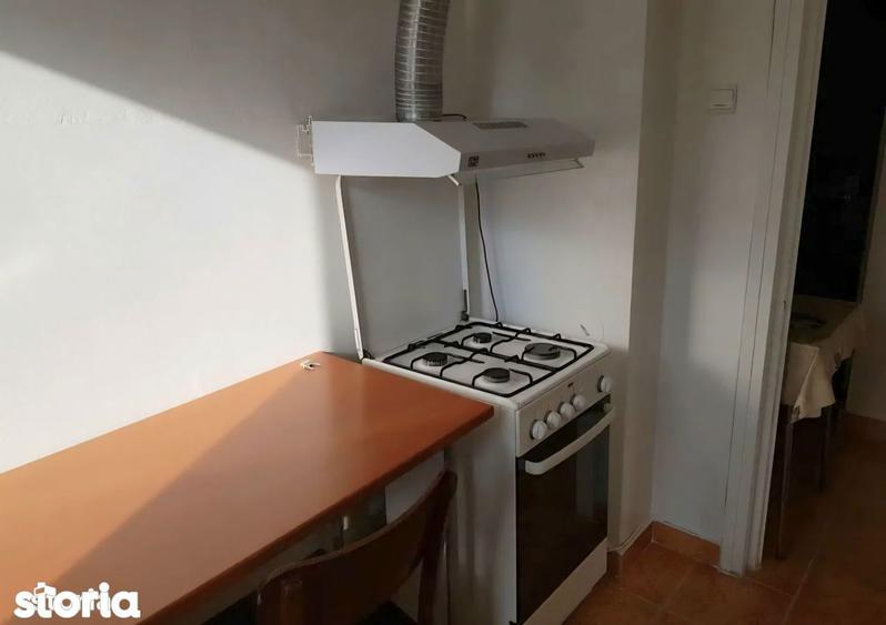 Apartament cu 2 camere semidecomandat în Calea București