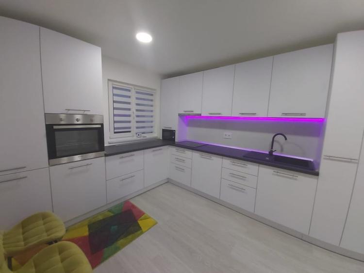Apartament cu 3 camere decomandat în Mărăști