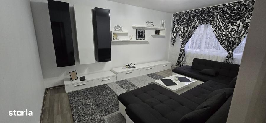 Apartament cu 3 camere decomandat în Micro 3