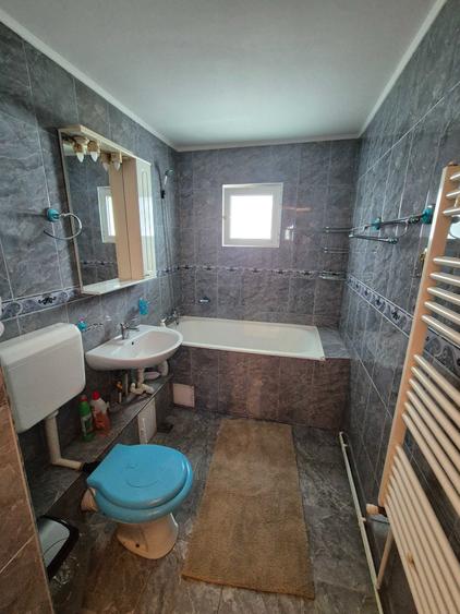 Apartament cu 3 camere decomandat în Mărășești