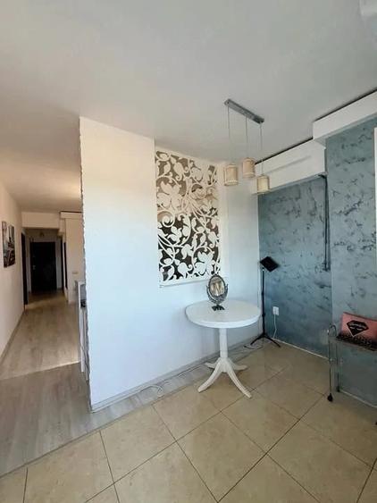 Apartament cu 4 camere decomandat, mobilat în Traian