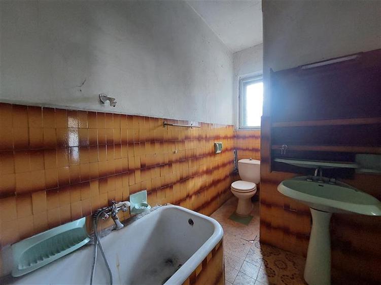 Casa cu spatiu comercial, zona Intim - 11