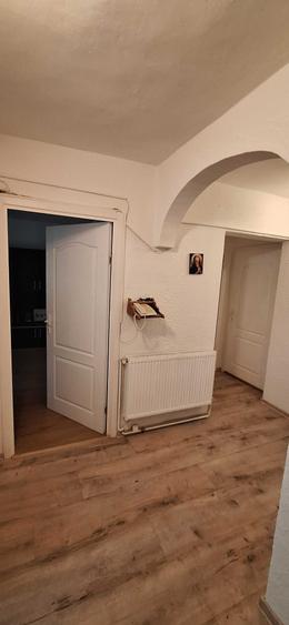 Apartament cu 3 camere decomandat în Vitrometan