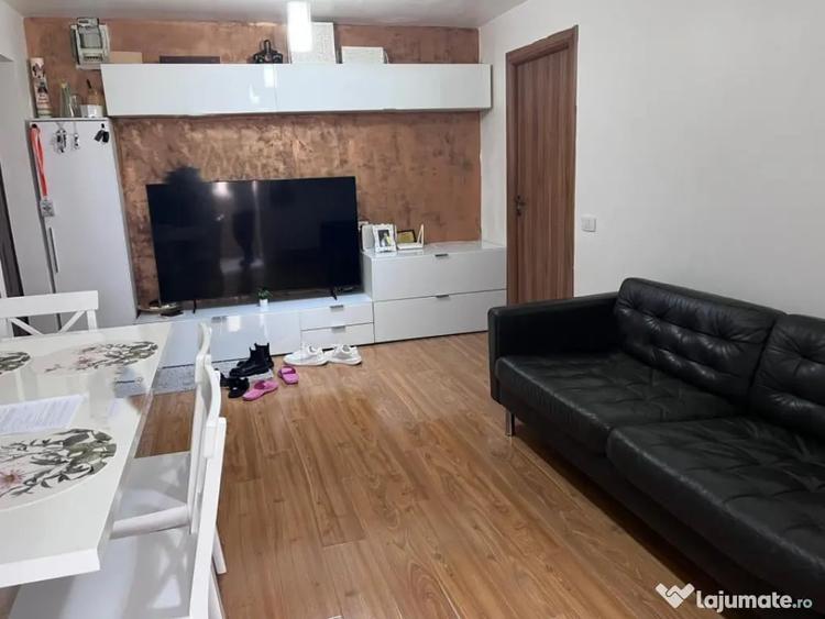 Apartament cu 3 camere decomandat, mobilat în Craiovița Nouă
