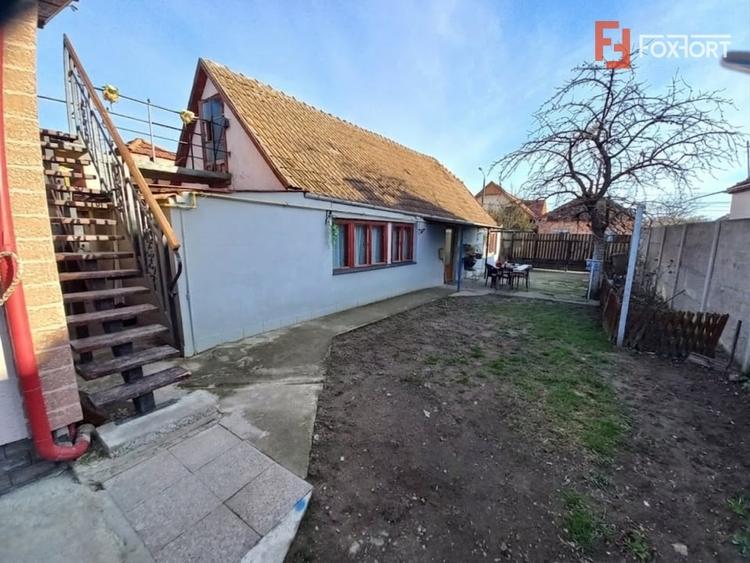 Casă individuală cu 5 camere cu Canalizare în Ghiroda