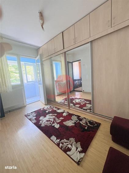 Apartament cu 3 camere semidecomandat în Central