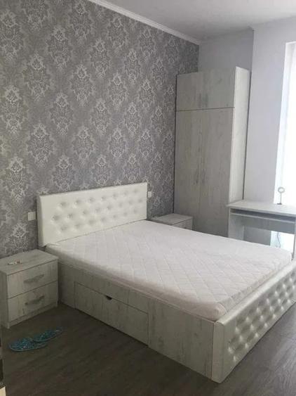 Apartament cu 3 camere semidecomandat, mobilat în Central