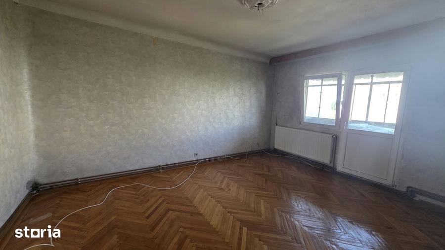 Apartament cu 4 camere decomandat în 1 Mai