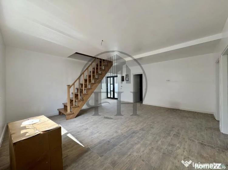 Casă cu 5 camere cu Teren 257 Mp în Valu lui Traian
