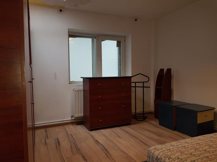 Casă cu 3 camere cu Canalizare în Mihai Bravu