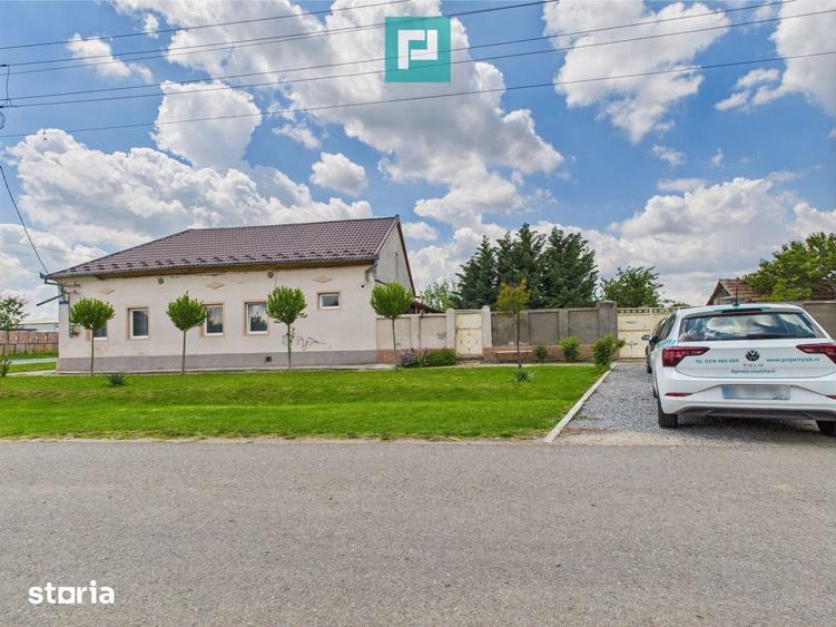 Casă cu 5 camere cu Teren 750 Mp în Micălaca