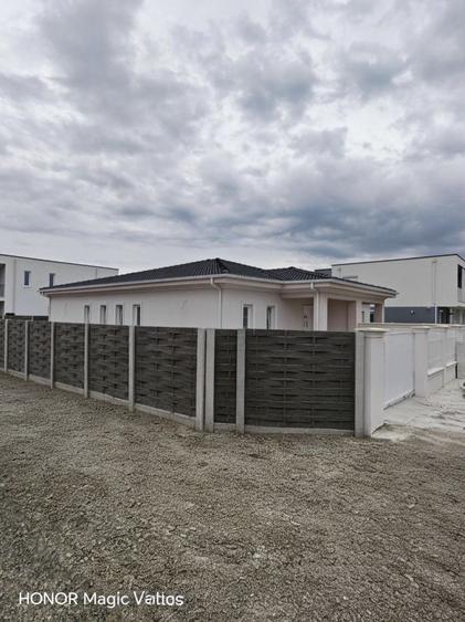 Duplex cu 3 camere cu Canalizare în Remetea Mare