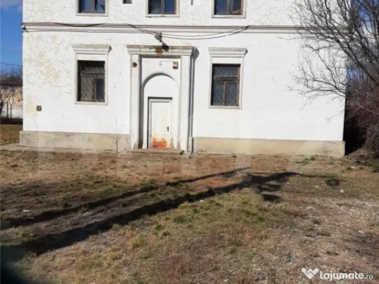 Casă cu 15 camere cu Teren 200 Mp în Filipeștii de Pădure