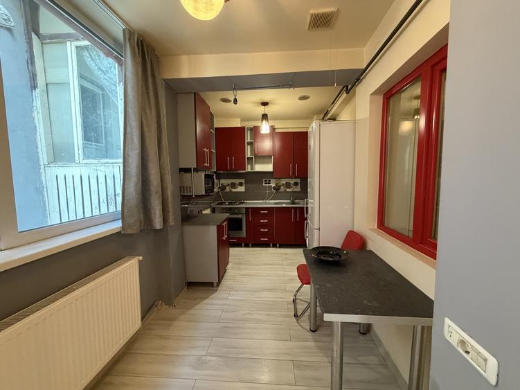Apartament cu 2 camere decomandat, mobilat în Tomis Mall