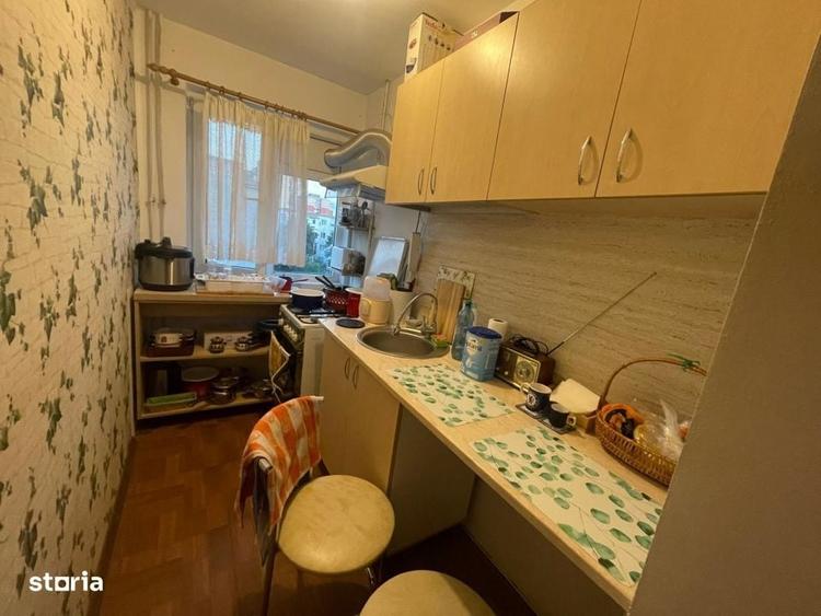 Apartament cu 3 camere în Craiovița Nouă