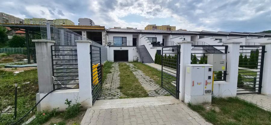 Casă cu 4 camere în Central