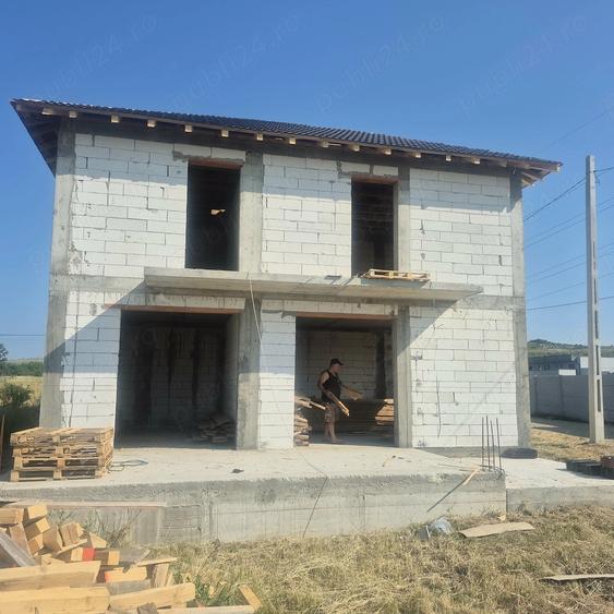 Casă cu 4 camere cu Teren 4 Mp în Mărăcineanu