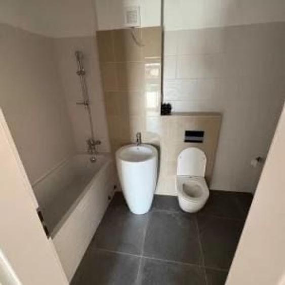 Apartament cu 3 camere semidecomandat în Parcul Carol