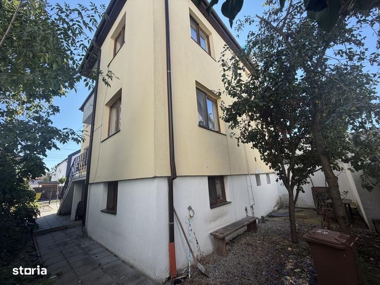 Casă cu 4 camere decomandat cu Teren 200 Mp în Sub Arini