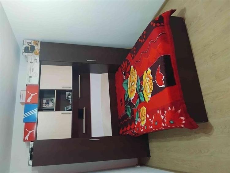 Apartament cu 2 camere semidecomandat, mobilat în Craiovița Nouă